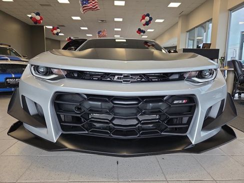 Used 2018 Chevrolet Camaro ZL1 RWD image 2