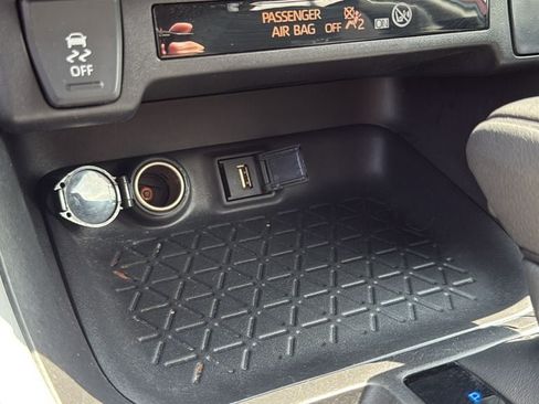Used 2022 Toyota RAV4 LE AWD/4WD image 20