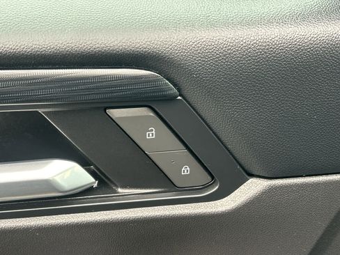 Used 2025 GMC Acadia Elevation image 19