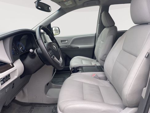 Used 2015 Toyota Sienna XLE Premium image 21