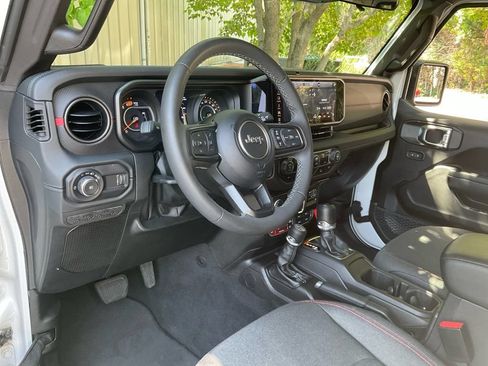 Used 2026 Jeep Wrangler Unlimited Rubicon AWD/4WD image 22