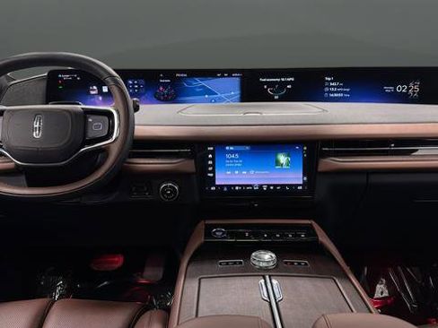 Used 2025 Lincoln Navigator L Reserve AWD/4WD image 11