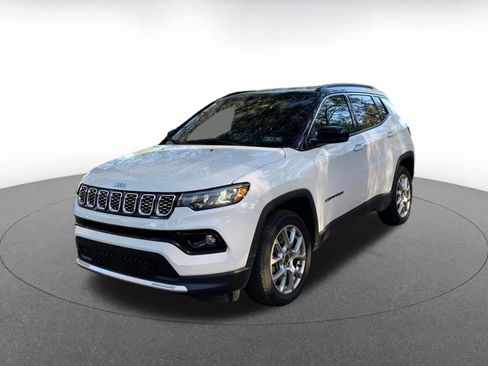 Used 2025 Jeep Compass Limited image 3