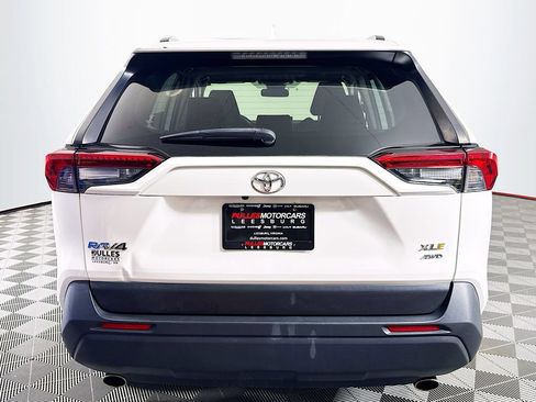 Used 2019 Toyota RAV4 XLE w/ All Weather Liner Package AWD/4WD image 6