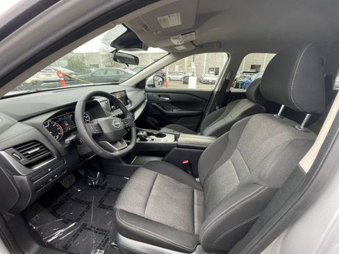 Used 2025 Nissan Rogue SV image 29