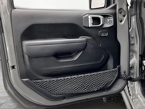 Used 2022 Jeep Gladiator Willys image 24