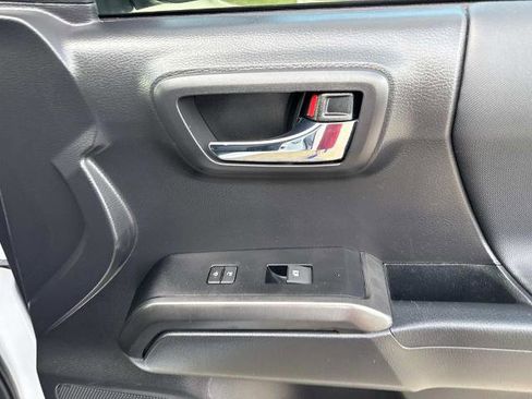 Used 2022 Toyota Tacoma TRD Off-Road w/ Technology Package image 17