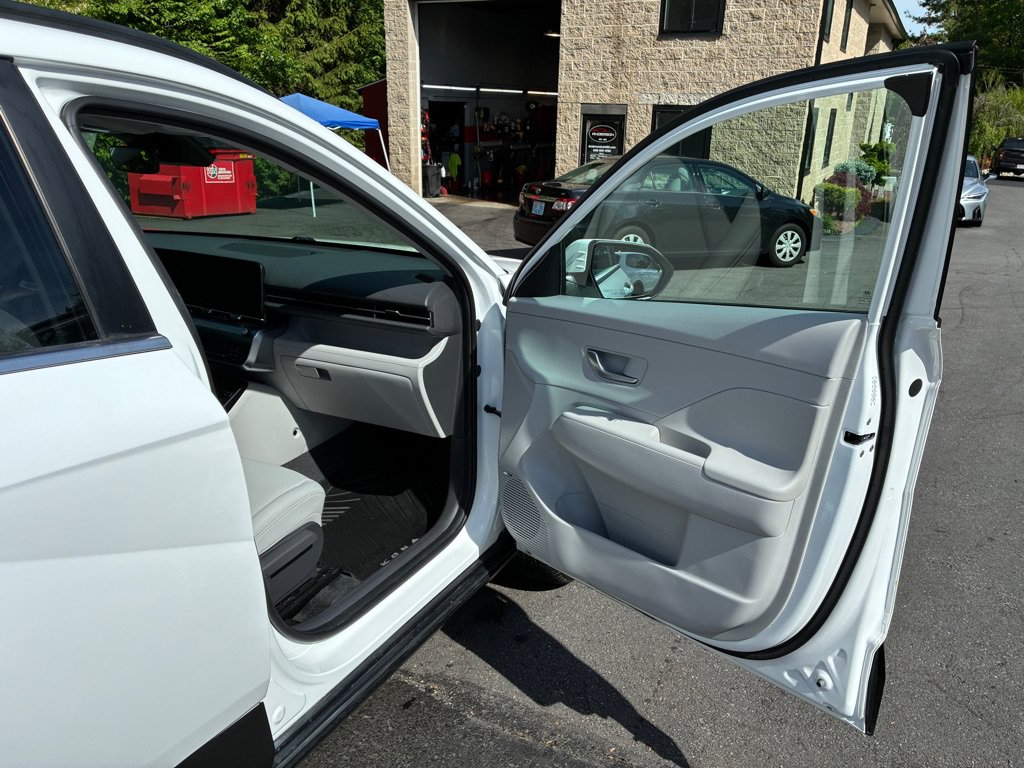 Used 2024 Hyundai Kona Limited AWD/4WD image 14