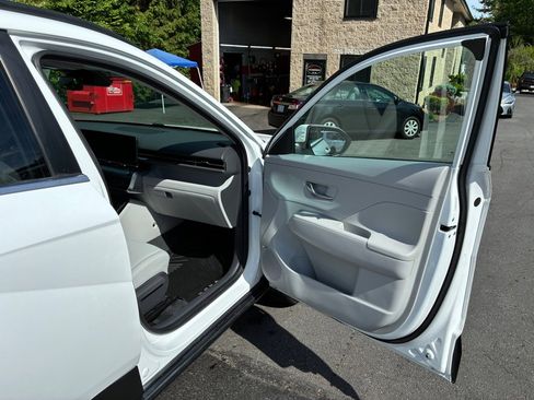 Used 2024 Hyundai Kona Limited AWD/4WD image 14
