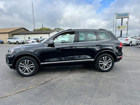 Used 2015 Volkswagen Touareg Sport image 6
