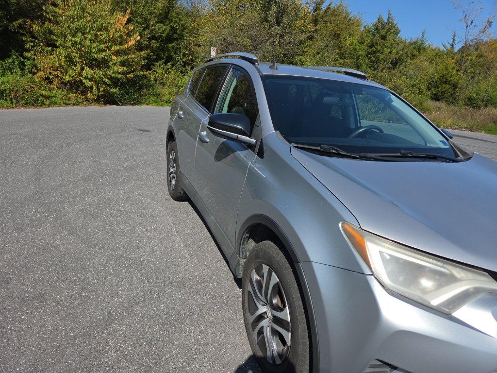 Used 2016 Toyota RAV4 LE AWD/4WD image 9