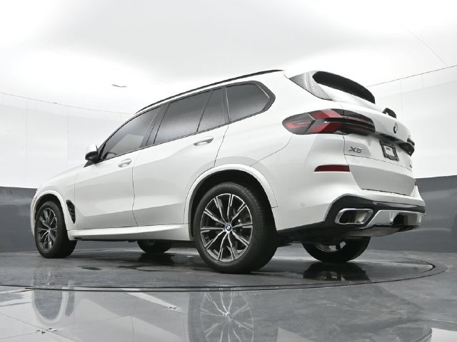 Used 2025 BMW X5 xDrive40i w/ M Sport Package AWD/4WD image 46