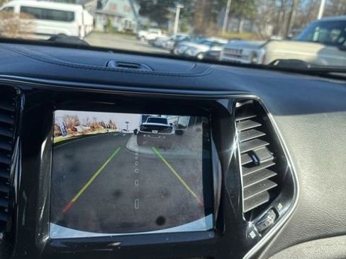 Used 2019 Jeep Cherokee Limited AWD/4WD image 33