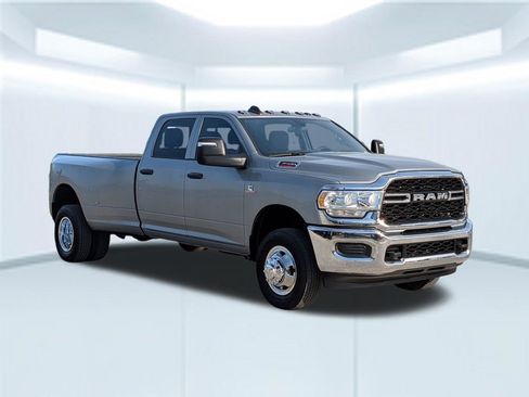 Used 2024 RAM 3500 Tradesman w/ Chrome Appearance Group image 4