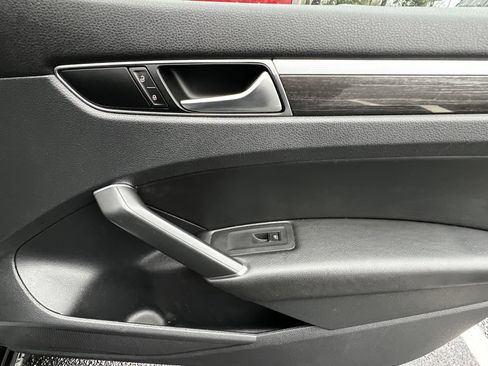 Used 2018 Volkswagen Passat 3.6 SEL Premium image 43