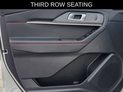 Used 2025 Ford Explorer ST-Line image 18