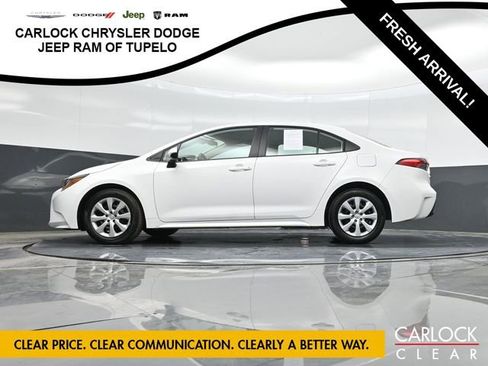 Used 2025 Toyota Corolla LE image 38