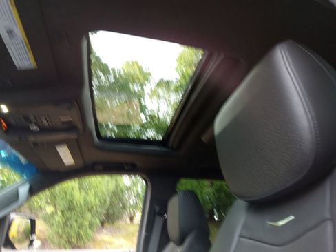 Used 2019 Cadillac Escalade Platinum image 9