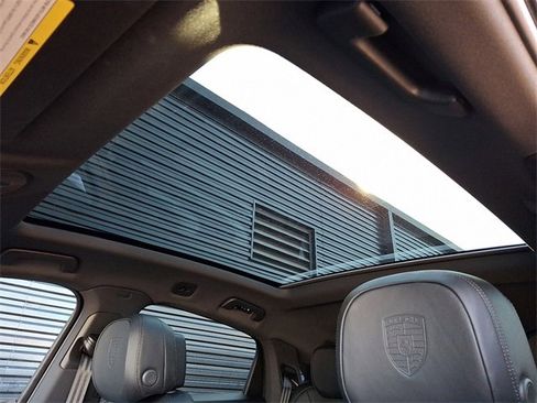 Certified 2025 Porsche Cayenne Coupe image 19