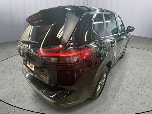 Used 2024 Nissan Rogue SV AWD/4WD image 5
