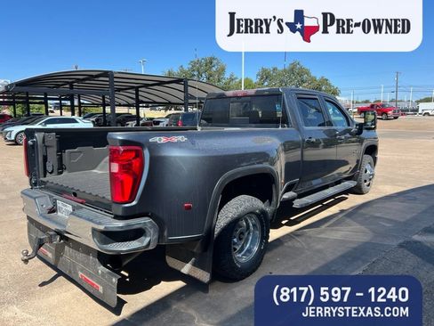 Used 2020 Chevrolet Silverado 3500 LTZ w/ LTZ Texas Edition AWD/4WD image 4