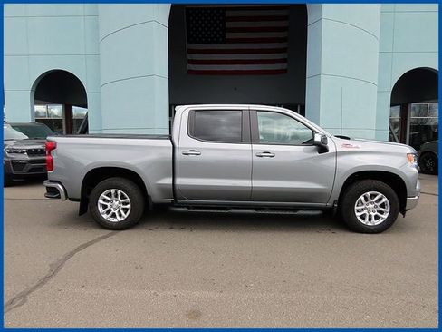 Used 2024 Chevrolet Silverado 1500 LT image 1