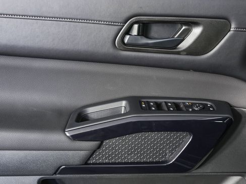 Certified 2025 Nissan Pathfinder SV image 22