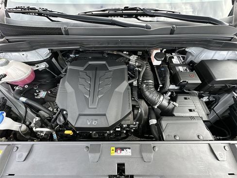 Used 2024 Kia Carnival EX image 26