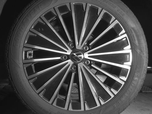 Used 2025 Volkswagen Taos SE image 14