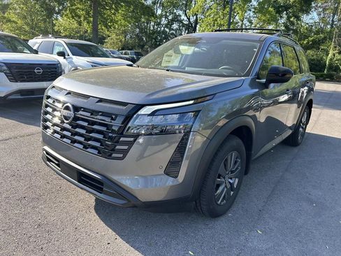 New 2026 Nissan Pathfinder SV w/ SV Premium Package FWD image 3