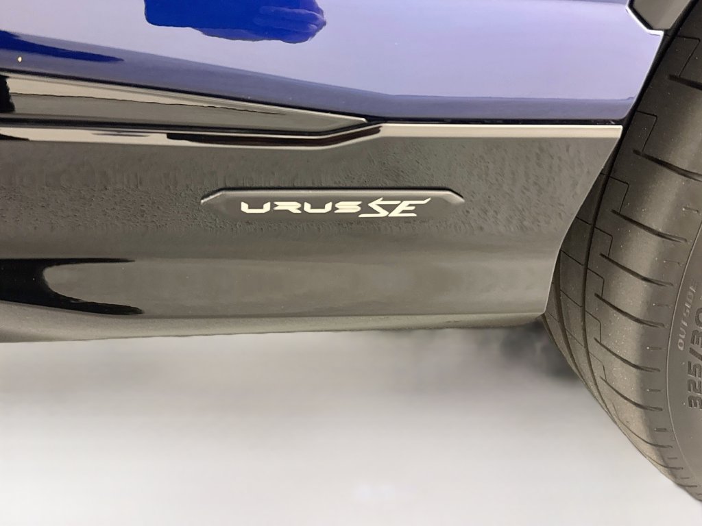 Used 2025 Lamborghini Urus SE AWD/4WD image 27