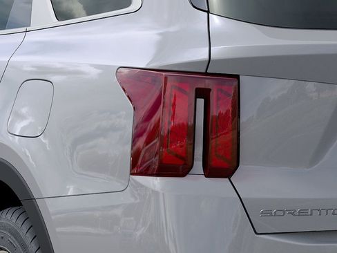New 2026 Kia Sorento S FWD image 11