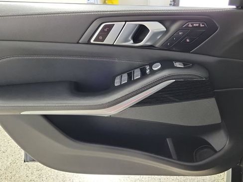 Used 2024 BMW X7 M60i AWD/4WD image 23