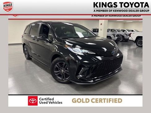 Used 2025 Toyota Sienna XSE w/ XSE Premium Package image 1