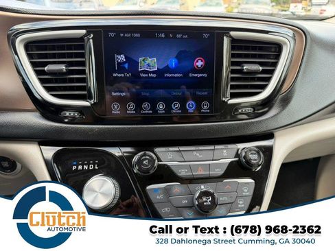 Used 2017 Chrysler Pacifica Touring-L image 27