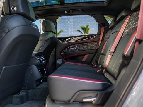 Used 2023 Bentley Bentayga Speed image 18