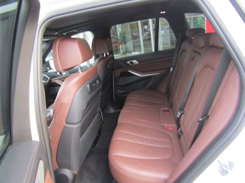 Used 2019 BMW X5 xDrive40i w/ M Sport Package image 16