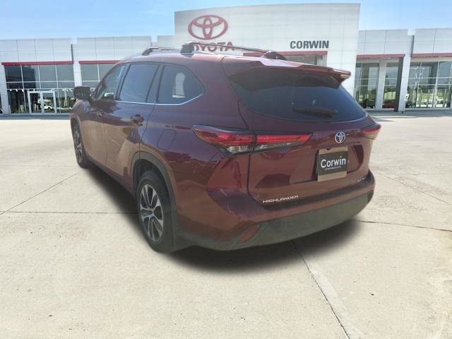 Used 2020 Toyota Highlander XLE AWD/4WD image 38