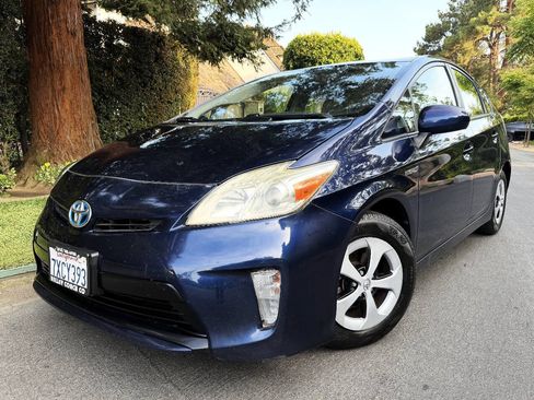 Used 2012 Toyota Prius Two FWD image 2