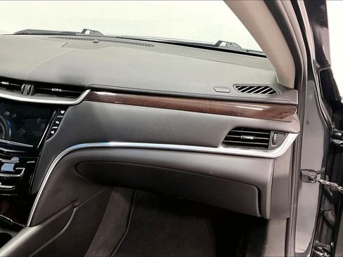 Used 2017 Cadillac XTS Luxury image 18