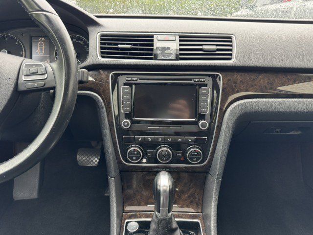 Used 2015 Volkswagen Passat TDI SEL Premium FWD image 33