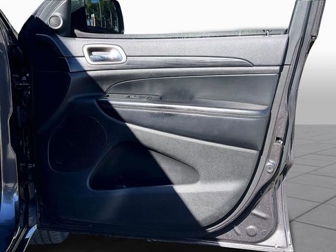 Used 2019 Jeep Grand Cherokee Altitude image 23