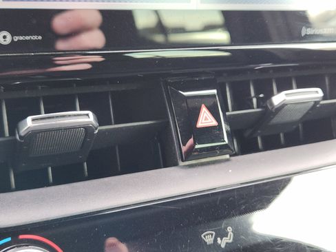 Used 2022 Toyota Corolla SE image 24