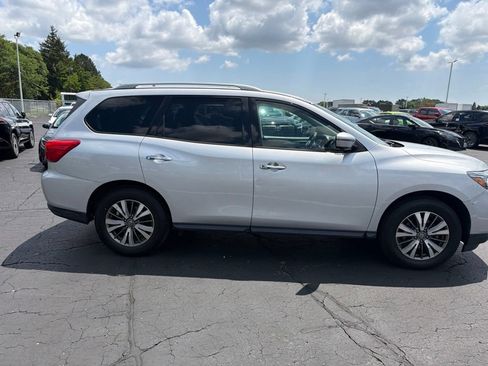 Used 2019 Nissan Pathfinder SL FWD image 5