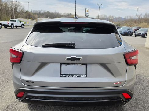 Used 2024 Chevrolet Trax RS w/ Sunroof Package image 11