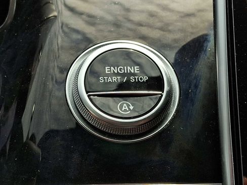 Certified 2022 Mercedes-Benz S 500 4MATIC image 18