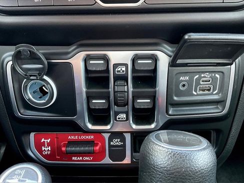 Certified 2022 Jeep Gladiator Mojave image 24