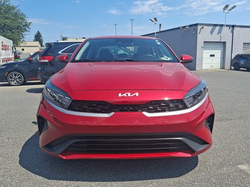 Used 2023 Kia Forte LXS w/ LXS Technology Package FWD image 2