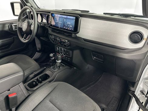 Used 2024 Jeep Wrangler Willys image 27