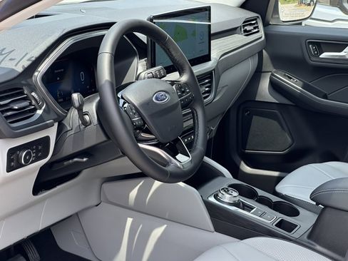 New 2025 Ford Escape SE w/ PHEV Premium Package image 16
